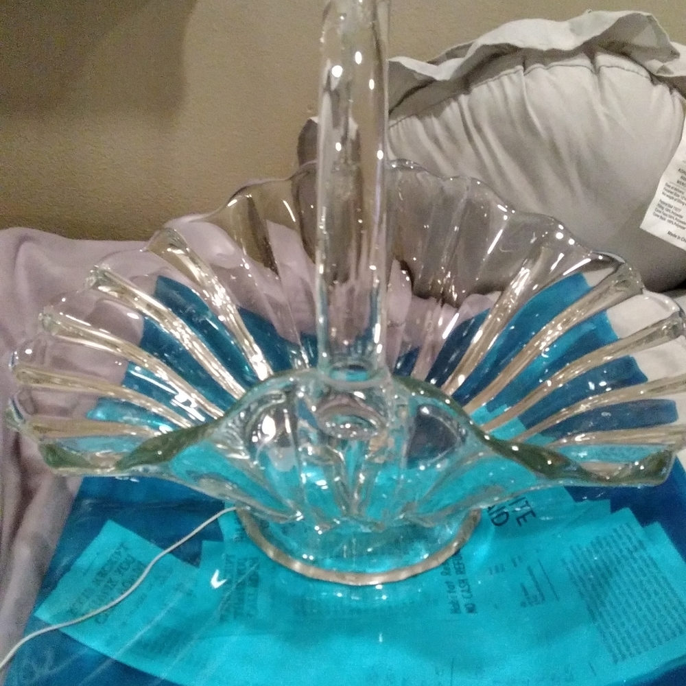 #197-12) L.E. Smith art glass